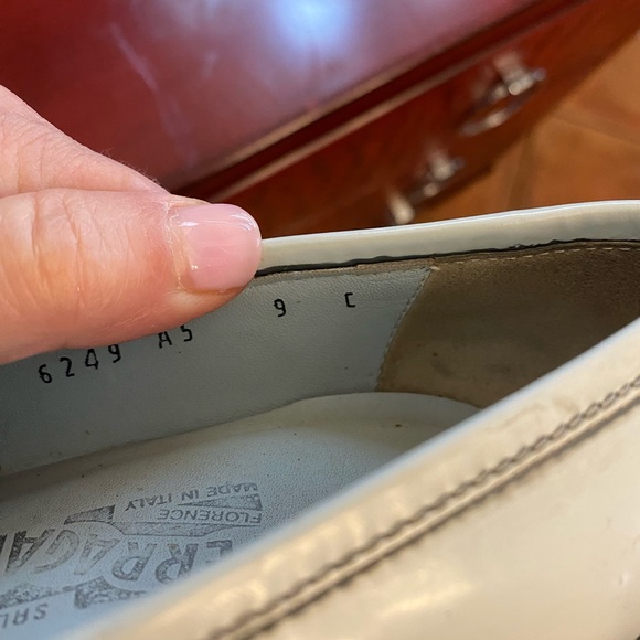 Ferragamo shoe heel, size 9C - Picture 6 of 6